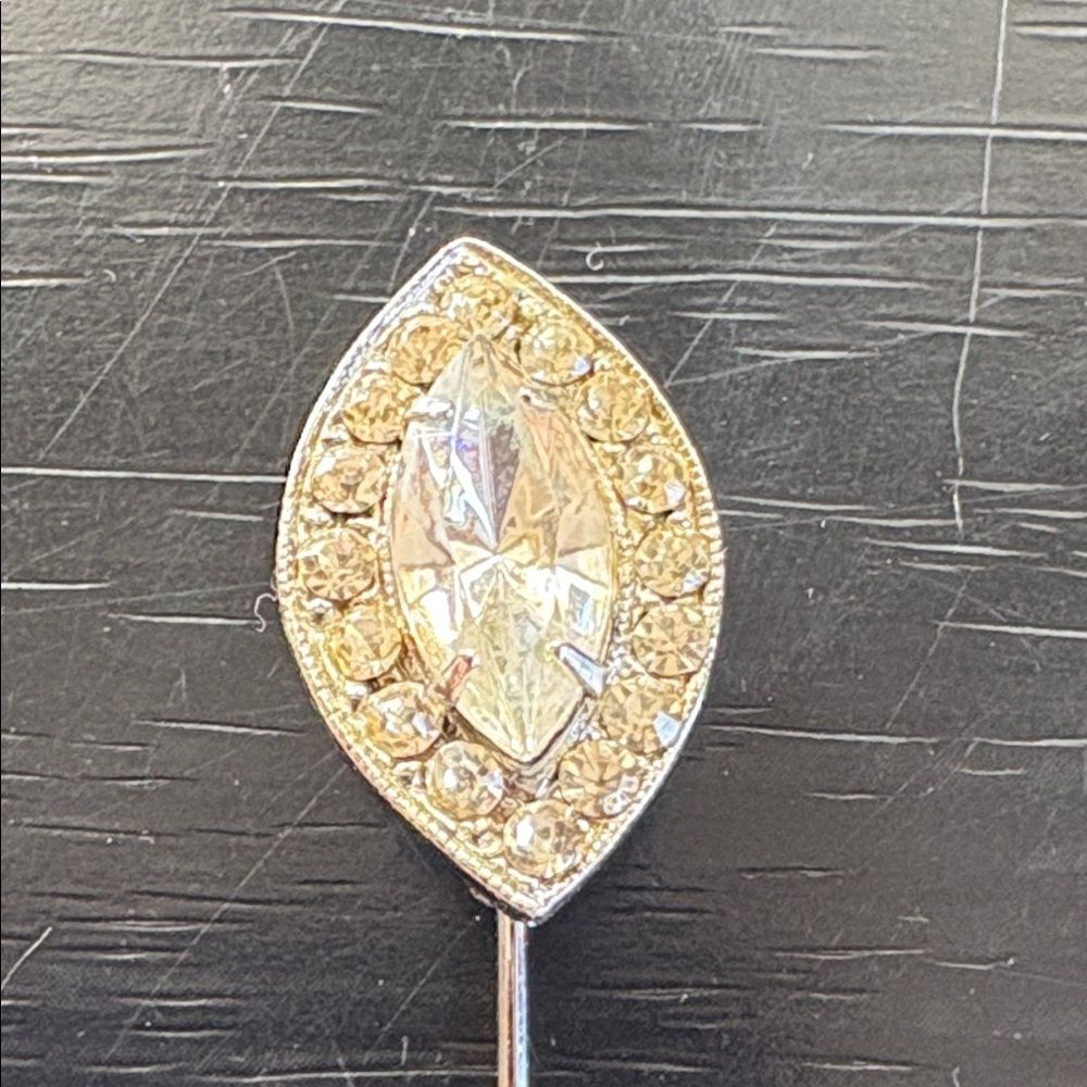 Elegant Rhinestone Brooch Pin - Picture 2 of 5